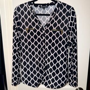 3 for $20 ⚠️ Inc Black and White Diamond Pattern Blouse